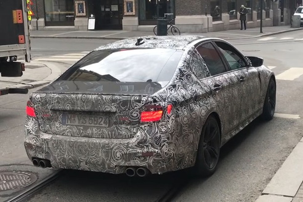 BMW M5 é flagrado em Oslo, na Noruega (Foto: Reprodução / BilNorge) — Foto: Auto Esporte