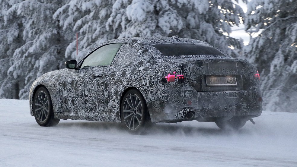 Nova geração do BMW Série 2 Coupé é flagrada no Ártico — Foto: Automedia
