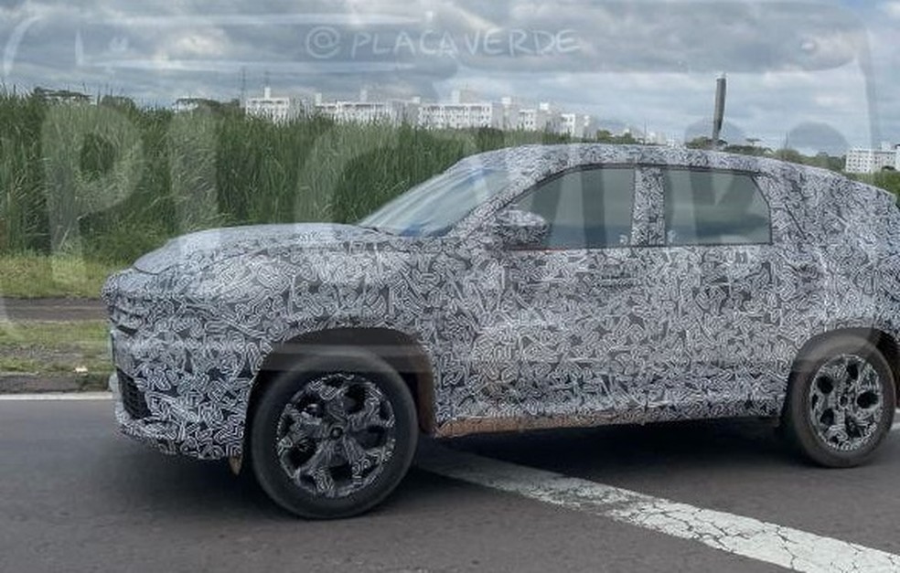 No Brasil, SUV médio da Renault vai disputar com Jeep Compass e Toyota Corolla Cross  — Foto: Reprodução/@placaverde