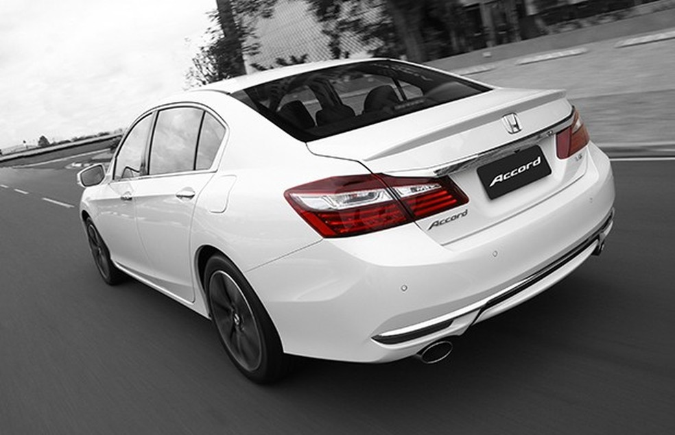 Além de lanternas em leds, o Honda Accord facelift ganhou spoiler traseiro (Foto: Divulgação) — Foto: Auto Esporte