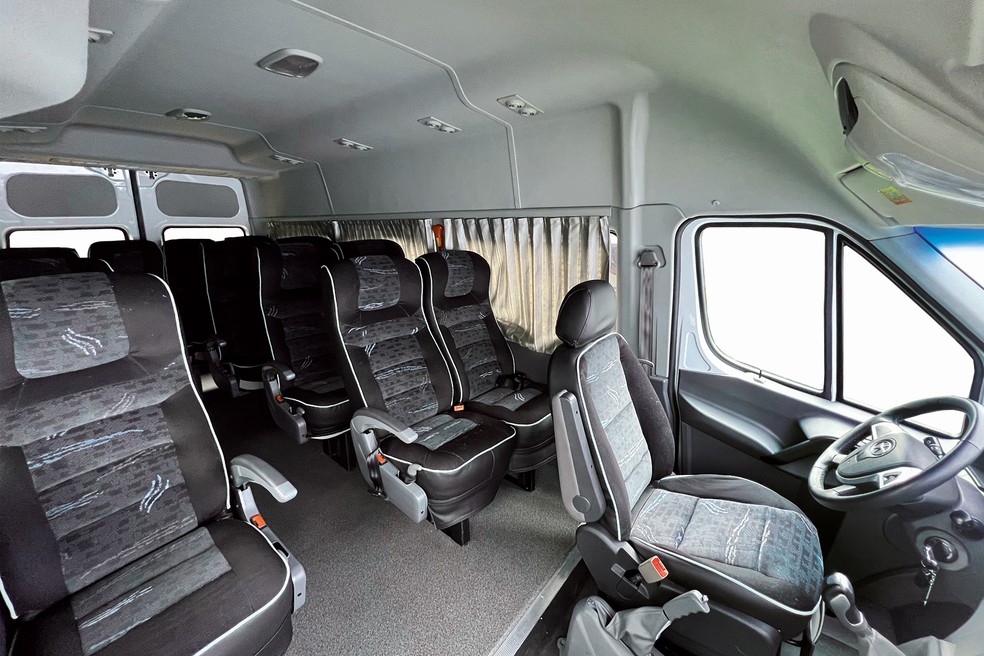 Veículo foi modificado pela empresa Alpha6 para poder transportar passageiros — Foto: Divulgação