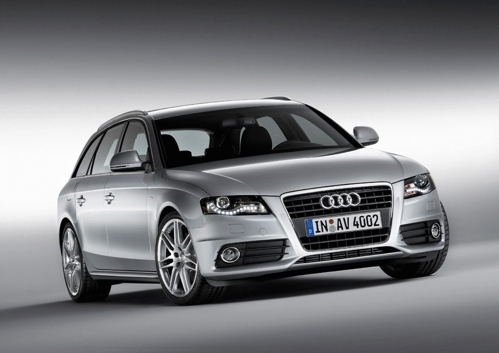 Apesar da proposta esportiva, a Audi A4 Avant tinha transmissão do tipo CVT — Foto: Divulgação