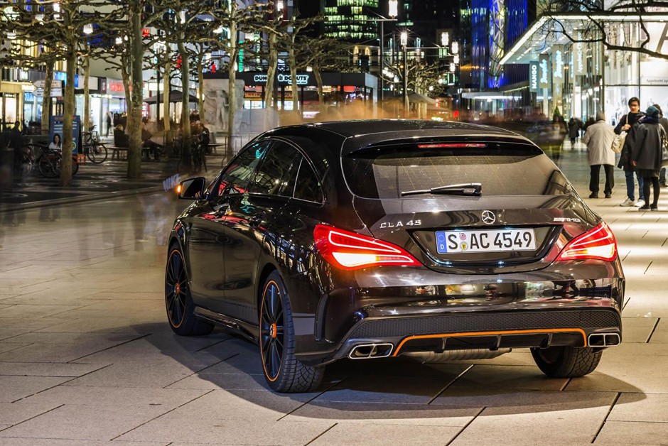 Mercedes CLA 45 AMG OrangeArt Edition