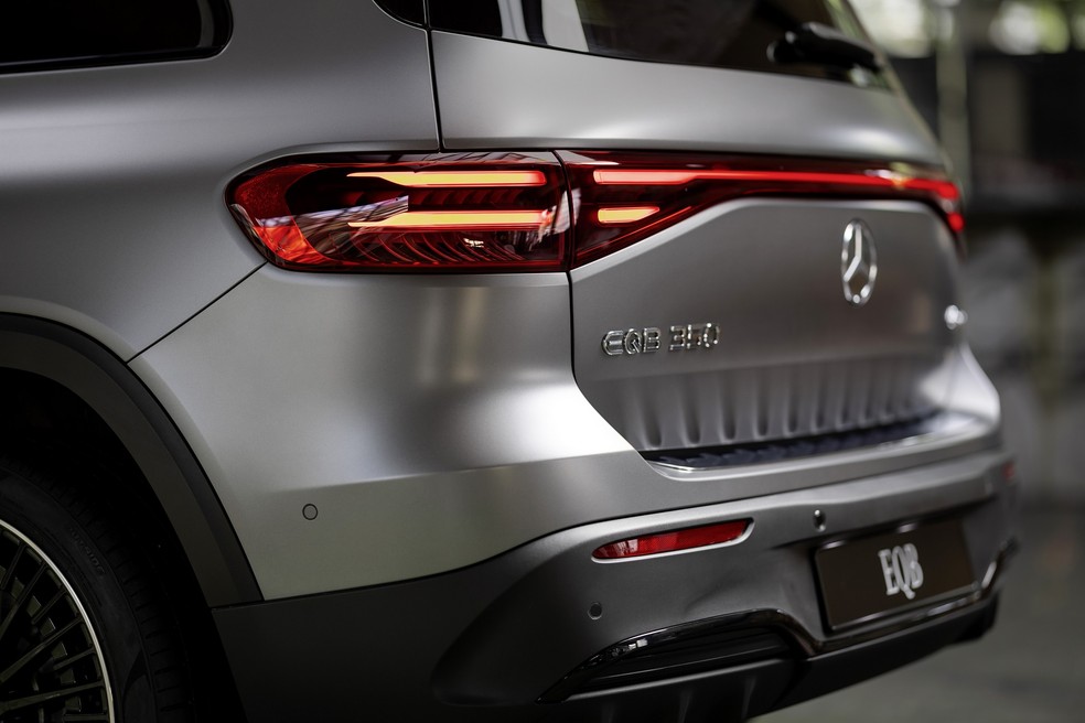 Mercedes oferece oito anos de garantia para o sistema de baterias dos modelos elétricos — Foto: Divulgação