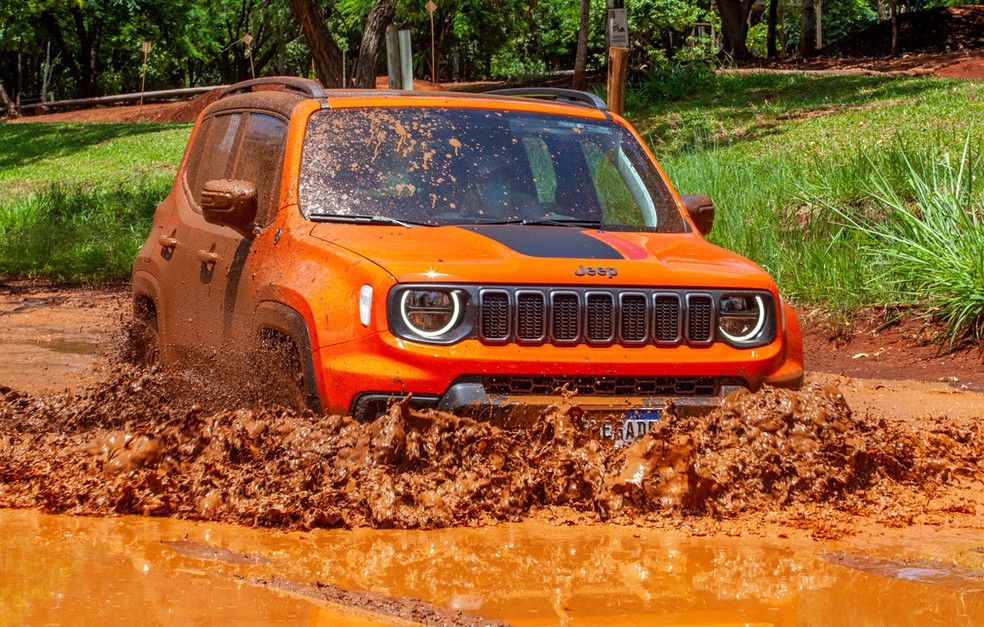 Jeep Renegade Trailhawk 2022 tem maior preparação para o uso off-road — Foto: Divulgação