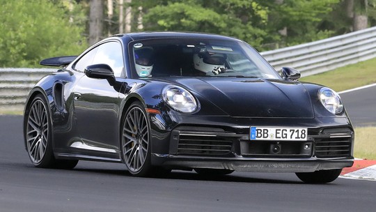 Segredo: Porsche 911 híbrido é descoberto por conta de um adesivo