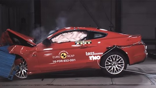 Ford Mustang reestilizado decepciona com duas estrelas em teste de segurança