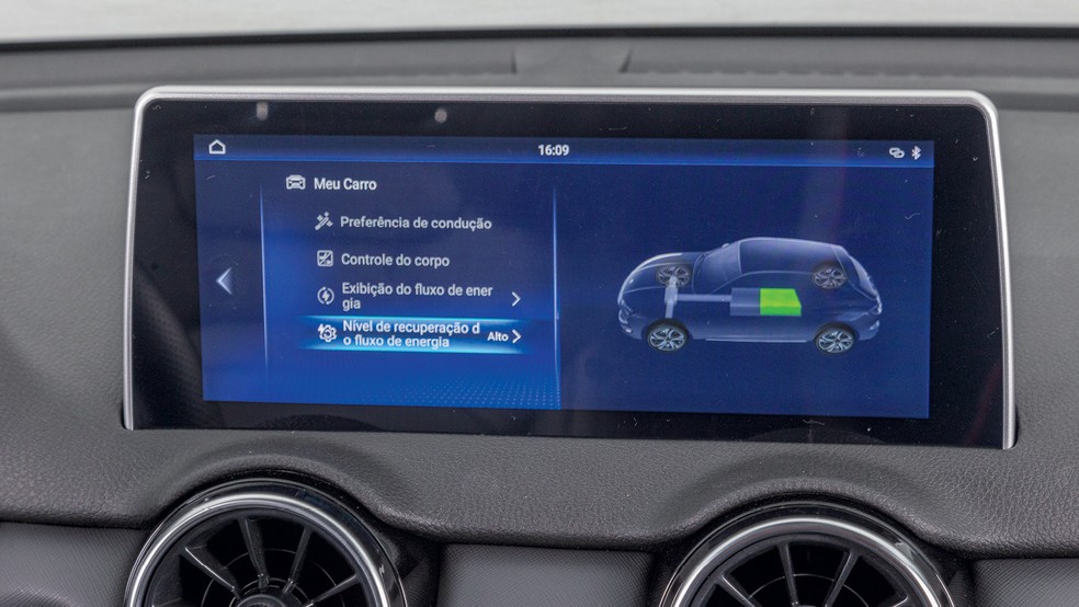 Seres 3 tem conexão de Apple Car Play sem a necessidade de fio — Foto: Renato Durães