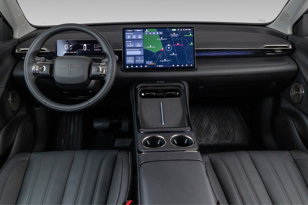 GAC Aion V tem painel de instrumentos de 8,9 polegadas e central multimídia de 14,6" — Foto: Renato Durães/Auto News Brasil