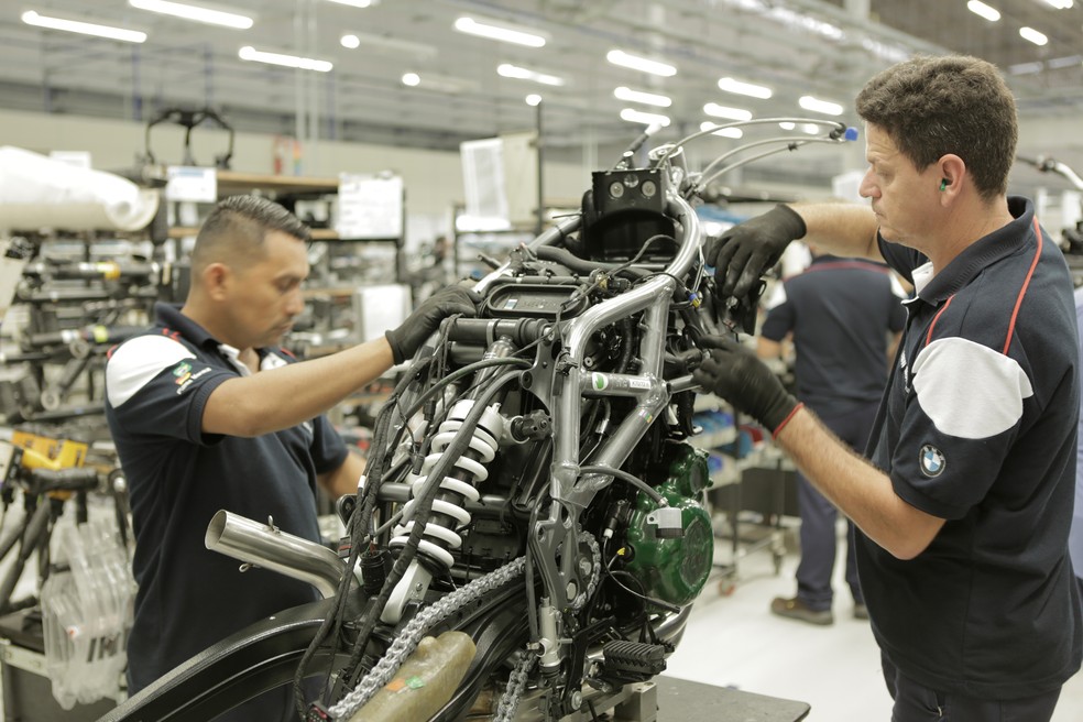 Linha de montagem da BMW em Manaus em imagem de arquivo — Foto: Divulgação