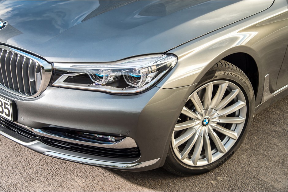 BMW Série 7 tem rodas de 17 a 21 polegadas de diâmetro 