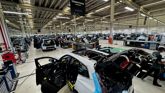Blindadora brasileira é a maior do mundo e parece fábrica de carro; conheça