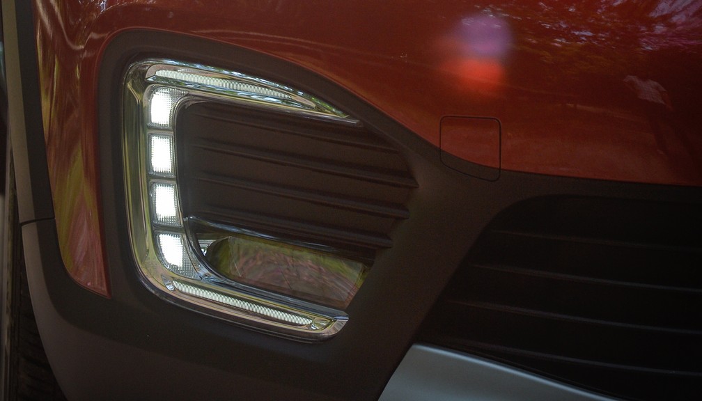 Luzes de LED em forma de C são a assinatura do Captur — Foto: Gustavo Epifânio/Renault