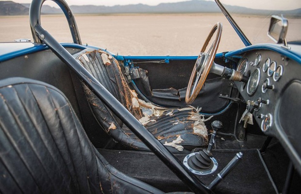 Interior do Shelby Cobra original ainda terá que ser restaurado (Foto: Divulgação) — Foto: Auto Esporte