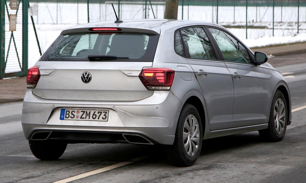 Lanternas têm prolongamentos cobertos por detalhes plásticos na cor da carroceria — Foto: Automedia/Auto News Brasil