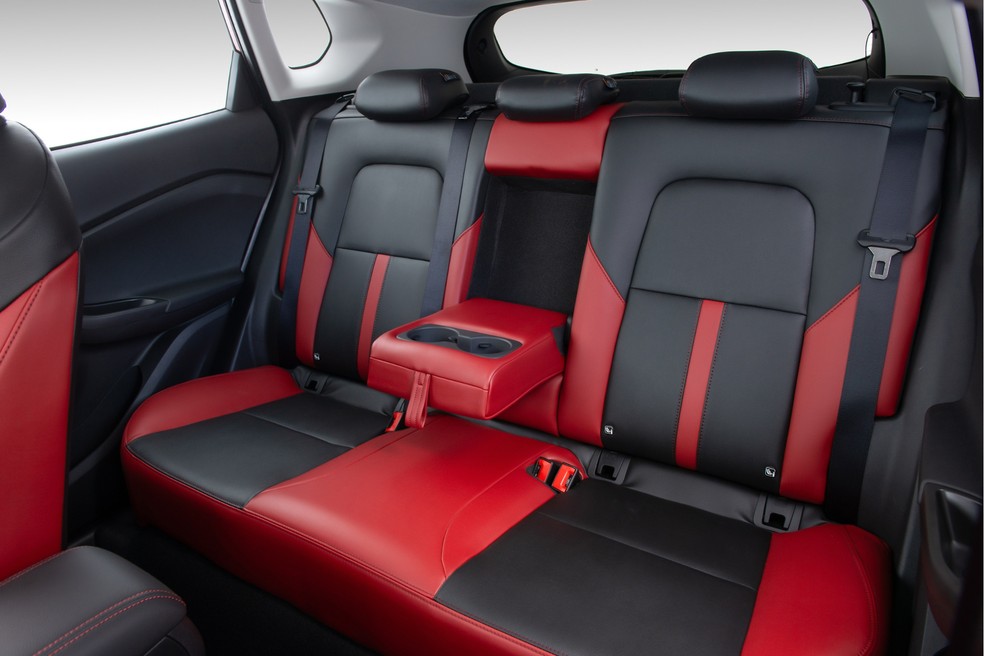 Chevrolet Tracker RS 2026 tem interior em dois tons — Foto: Divulgação/Chevrolet