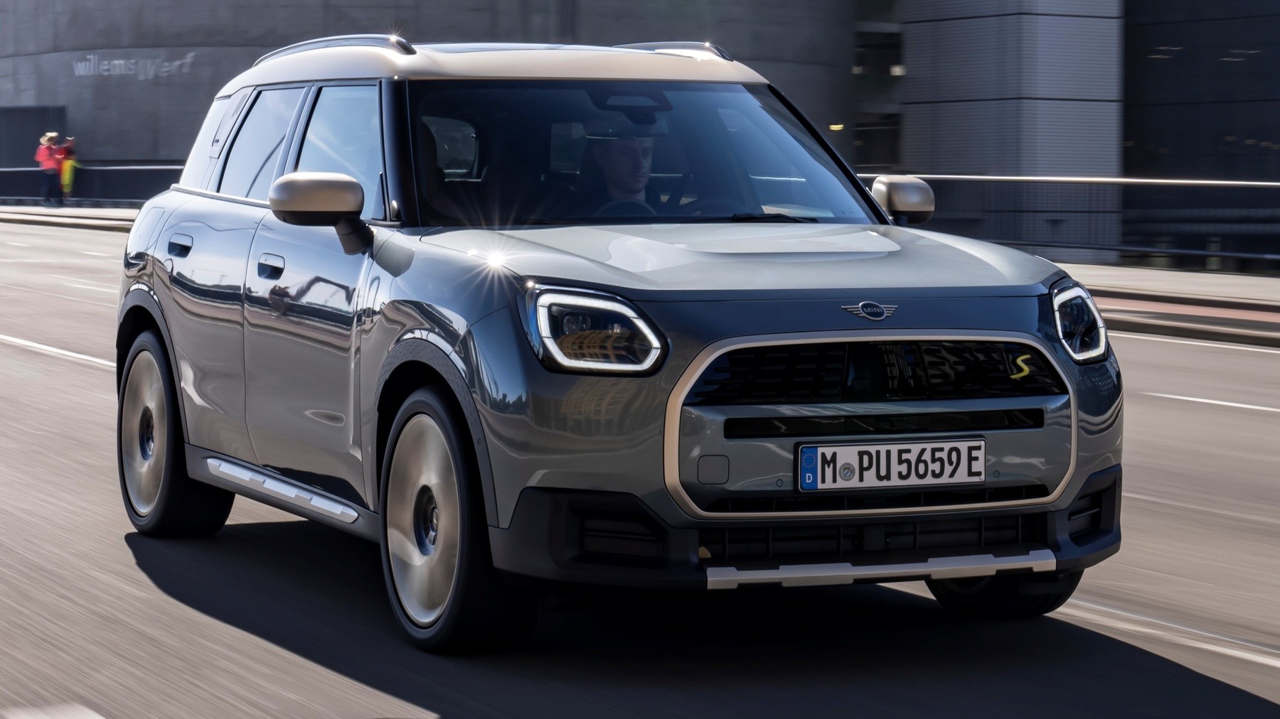 Mini Countryman elétrico estreia no Brasil com 306 cv e preço de BYD Seal