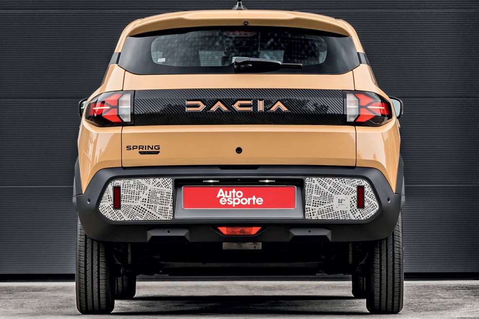 Renault Kwid E-Tech Spring Extreme é equipado com roas de 15 polegadas — Foto: Divulgação