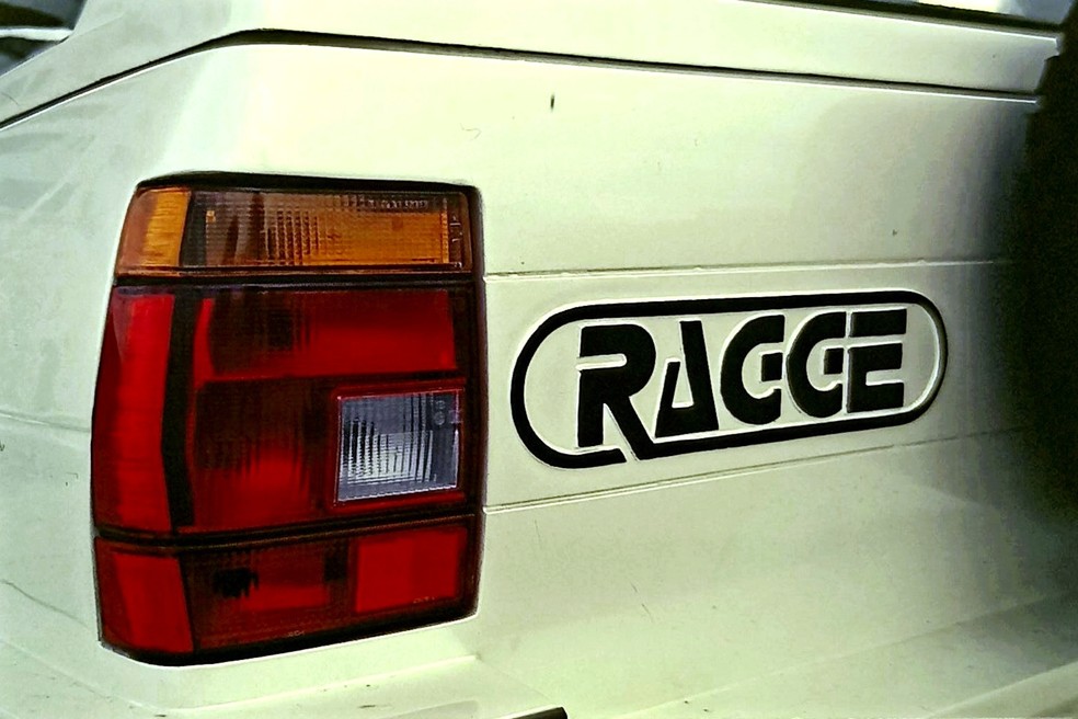 Na traseira, as lanternas vinham do Fiat Prêmio — Foto: Autoesporte/Acervo MIAU
