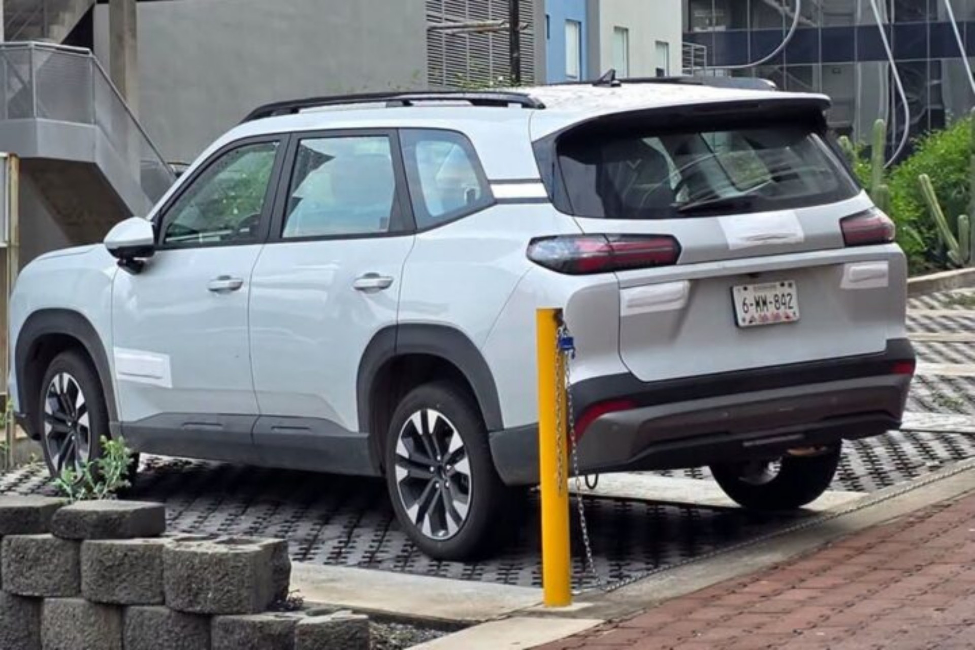 Flagra: Chevrolet Captiva a gasolina terá nova geração com base chinesa