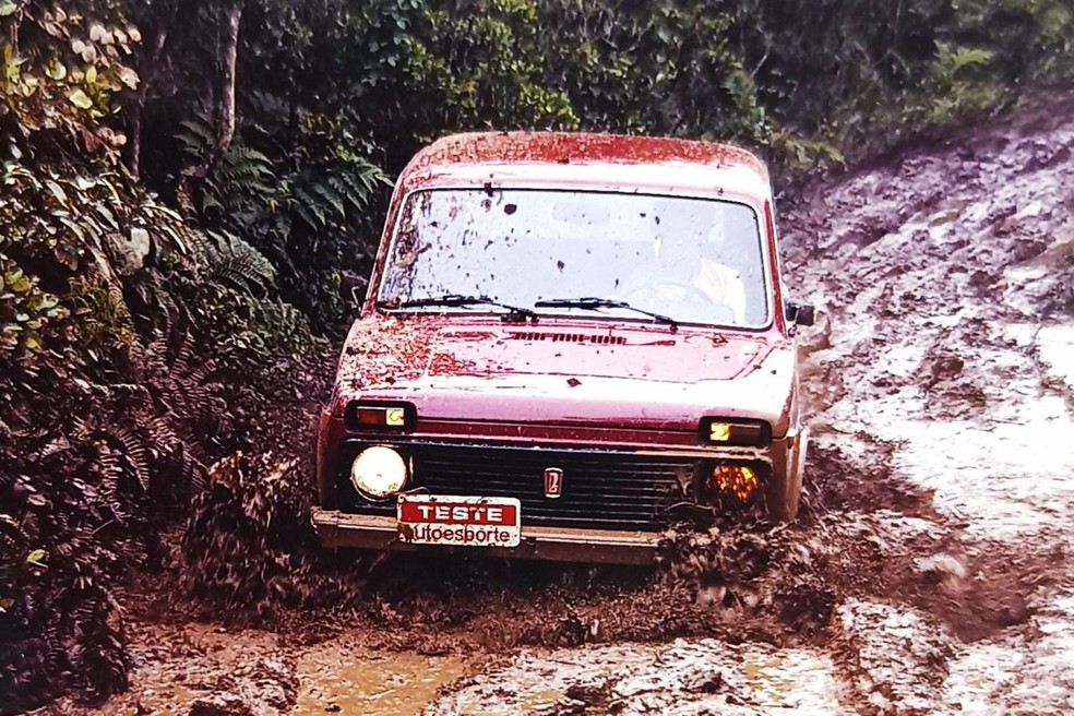 Ser mais leve do que Willys e Bandeirante era vantajoso na lama — Foto: Auto News Brasil/Acervo MIAU