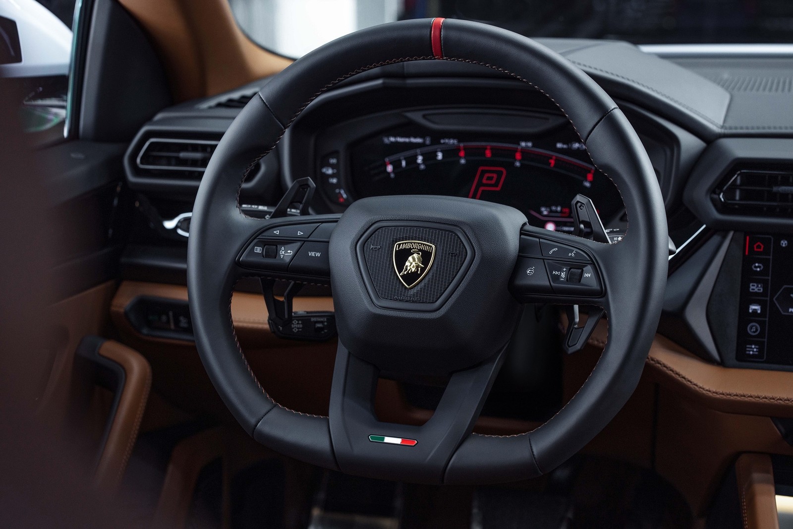 Lamborghini Urus SE Plug-in Hybrid — Foto: Divulgação