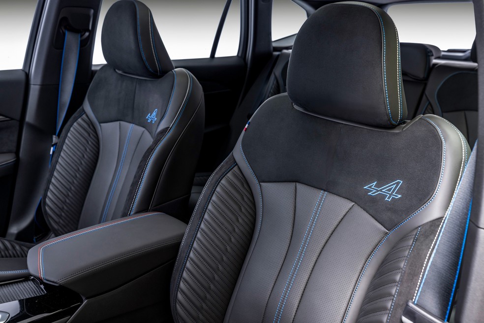 Renault Koleos tem detalhes de acabamento em azul como menção à divisão esportiva Alpine — Foto: Divulgação