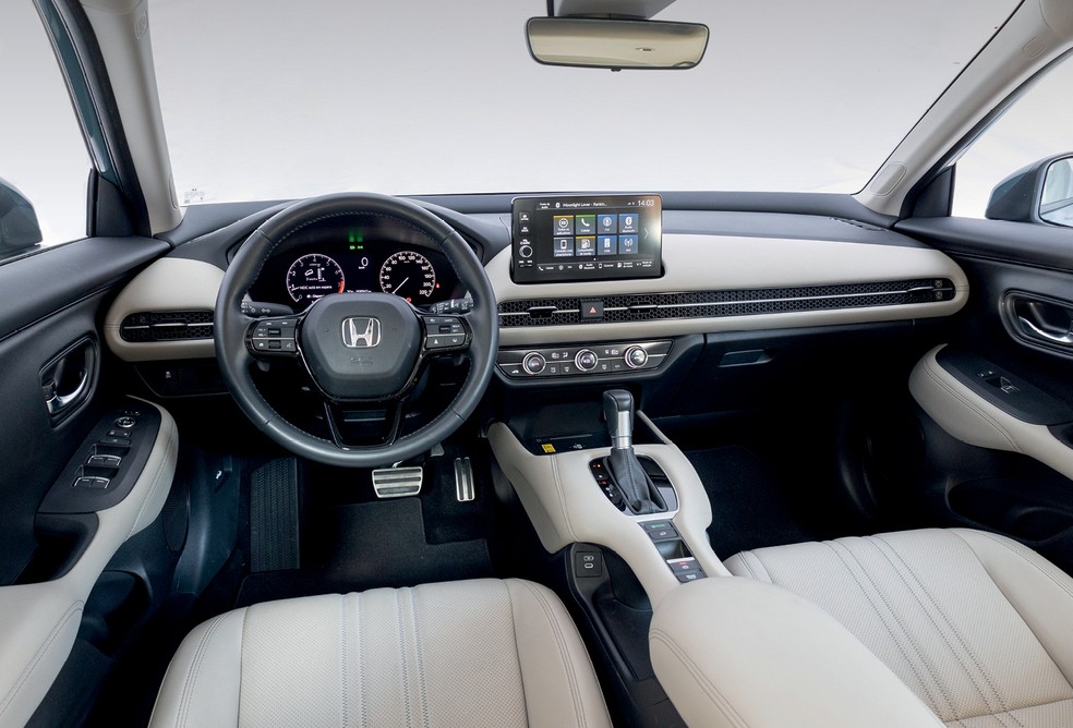 Iluminação ambiente na cor branca é outra novidade do Honda ZR-V Touring — Foto: Renato Durães/Autoesporte