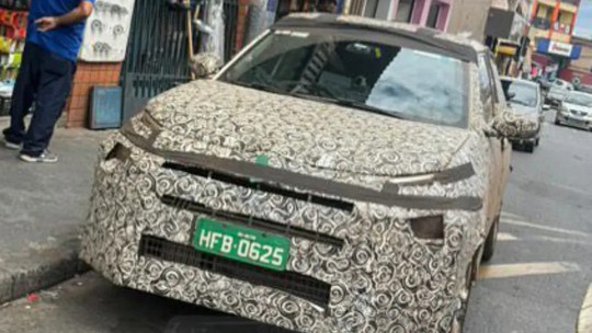 Flagra: novo carro popular da Fiat se disfarça de C3 em testes no Brasil