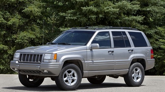 Jeep Cherokee e Grand Cherokee têm recall por falha no tanque de combustível