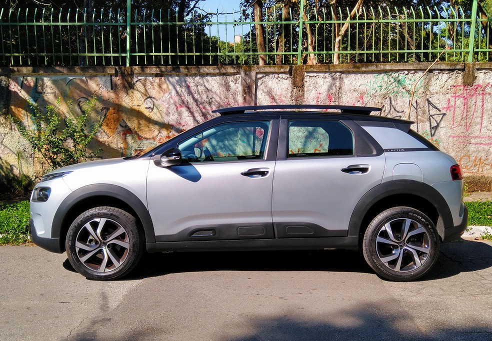Citroën C4 Cactus Shine: filho único da marca francesa preza pelo conforto em detrimento da esportividade — Foto: Ulisses Cavalcante