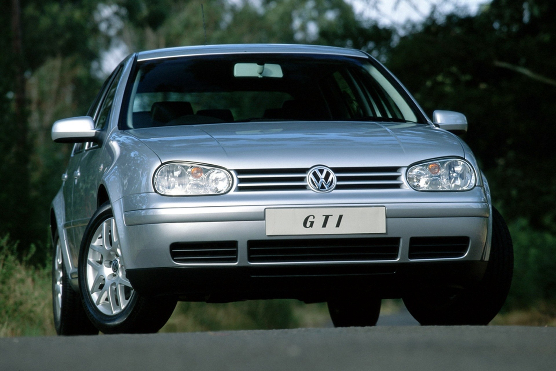 Volkswagen Golf GTI 2004 na cor prata