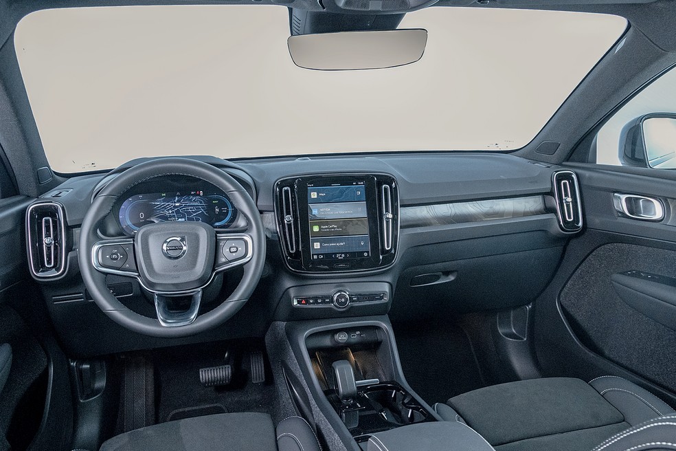 Central multimídia de 9 polegadas oferece conexão Apple CarPlay apenas por cabo — Foto: Renato Durães/Auto News Brasil