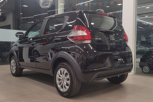 Fiat Mobi Like - diagonal traseira