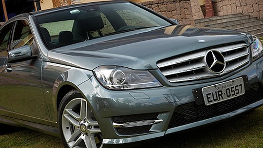 Mercedes-Benz faz recall do Classe C por problema na caixa de direção