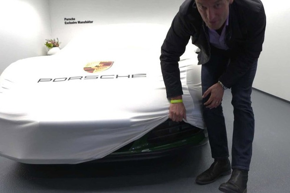 Mark Webber revela teaser de novo Porsche (Foto: Divulgação) — Foto: Auto Esporte