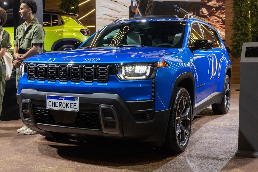 Jeep Cherokee híbrido com tecnologia do Corolla está em estudo