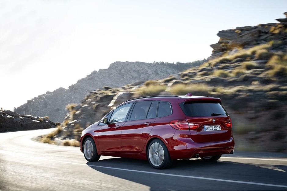 BMW Série 2 Gran Tourer 220i: motor 2.0 Twin Turbo quatro cilindros de 192 cv e 28,55 kgfm