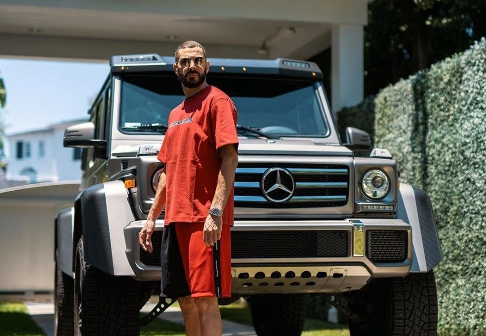 Para o dia a dia, Benzema gosta muito de usar seu Mercedes-AMG G65 — Foto: Reprodução/Instagram 