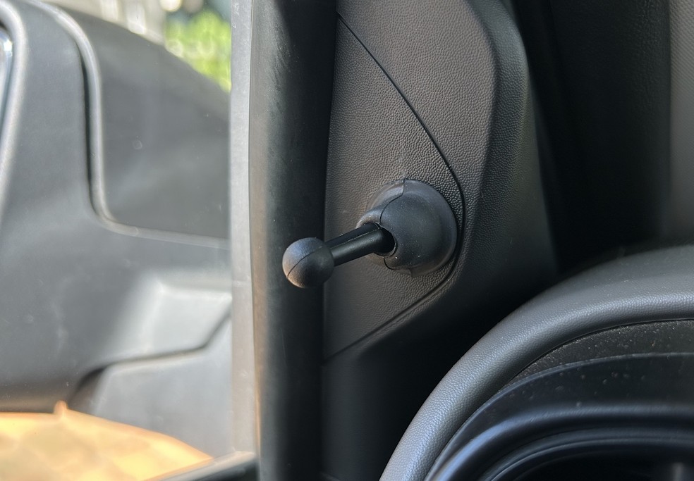Citroën C3 tem regulagem manual dos retrovisores — Foto: Divulgação