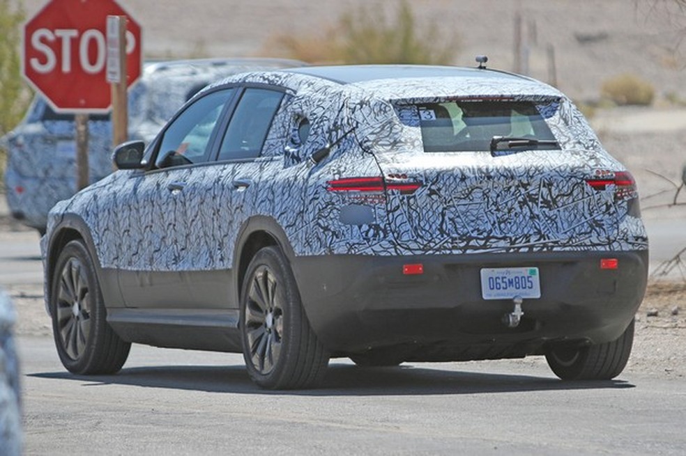 Mercedes EQ C está sendo testado no Vale da Morte, na Califórnia (Foto: AutoMedia/Auto News Brasil) — Foto: Auto Esporte