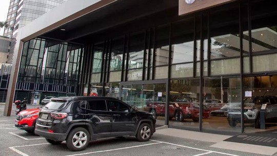 Posso estacionar em vaga exclusiva de loja sem ser cliente?