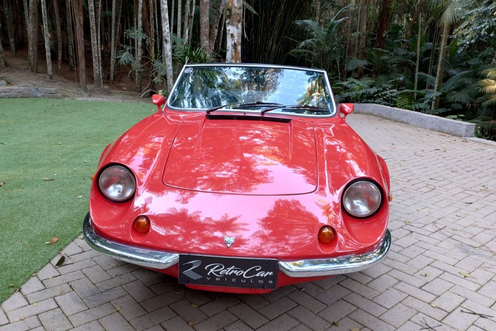 Faróis redondos e carroceria de fibra são as assinaturas mais conhecidas da Puma — Foto: Retrocar Veículos