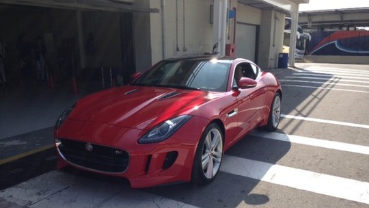 Jaguar F-Type Coupé é flagrado no Brasil