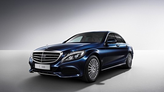 Mercedes lança Classe C em comemoração aos 130 anos da marca