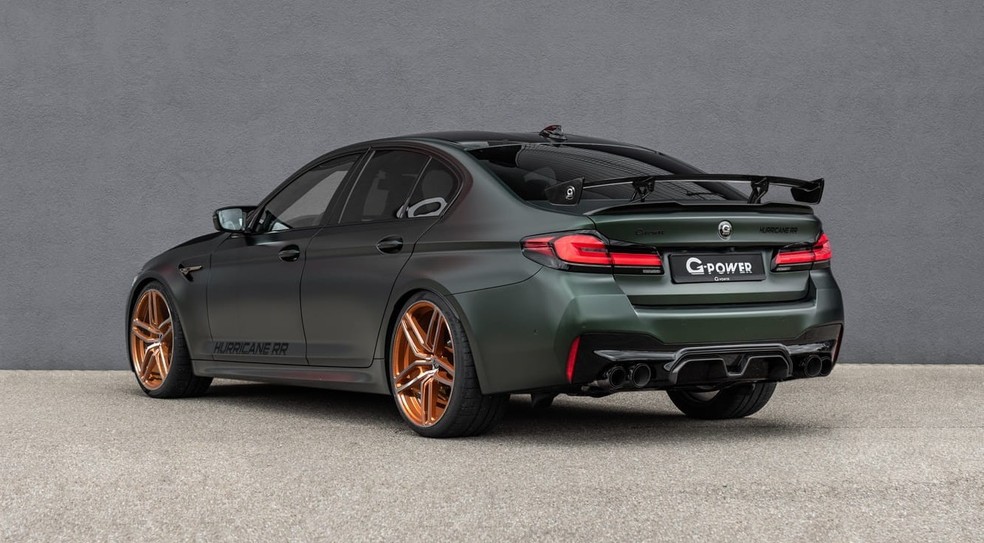 BMW M5 CS da G-Power tem spoiler integrado no porta-malas e uma nova asa fixa — Foto: Divulgação