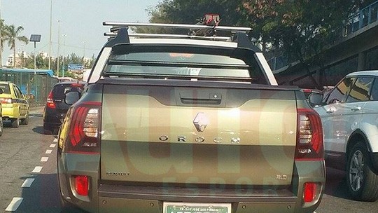 Flagramos o Renault Duster Oroch sem disfarce