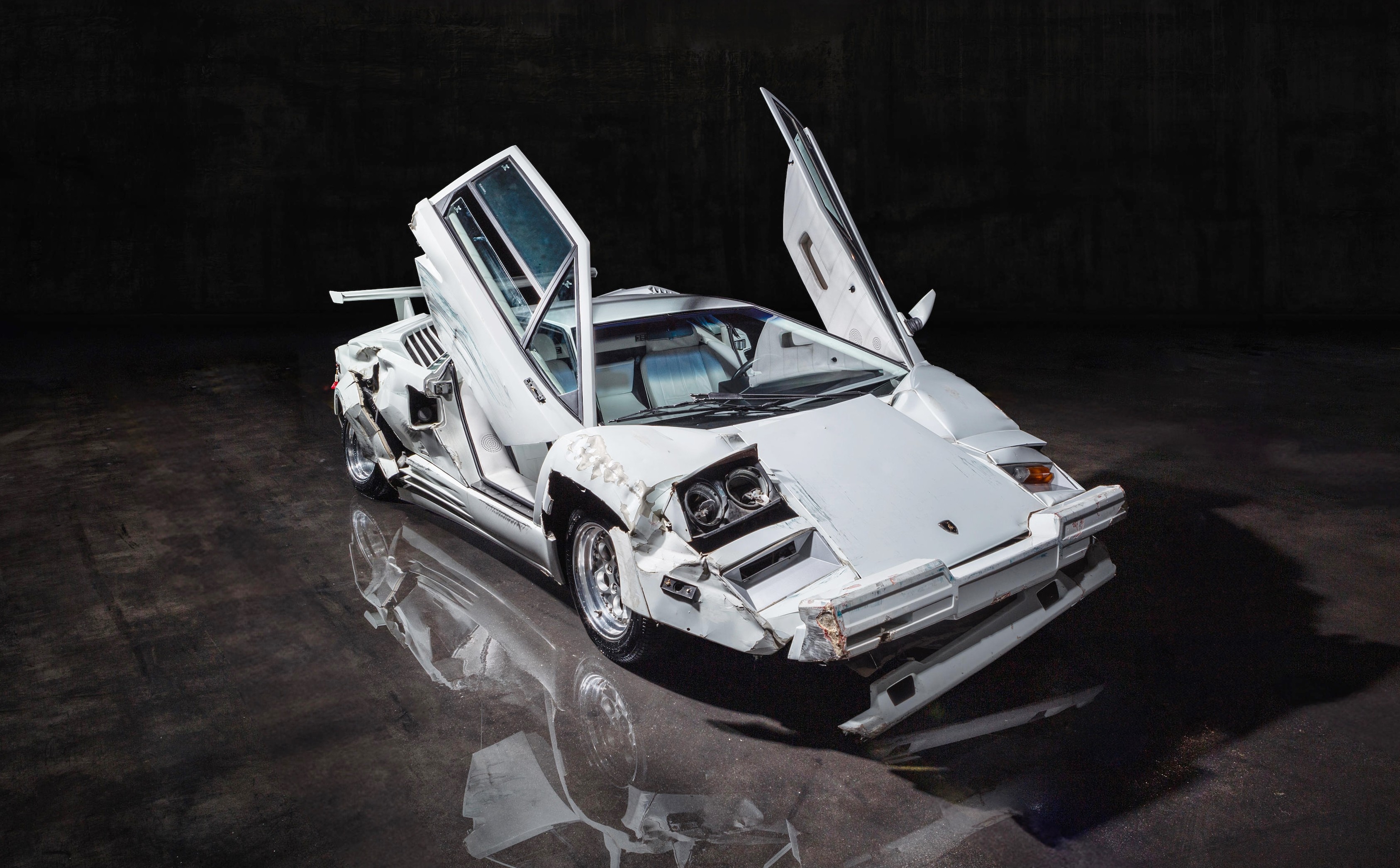 Lamborghini destruído por Leonardo DiCaprio em “O Lobo de Wall Street” é vendido por R$ 6,5 milhões