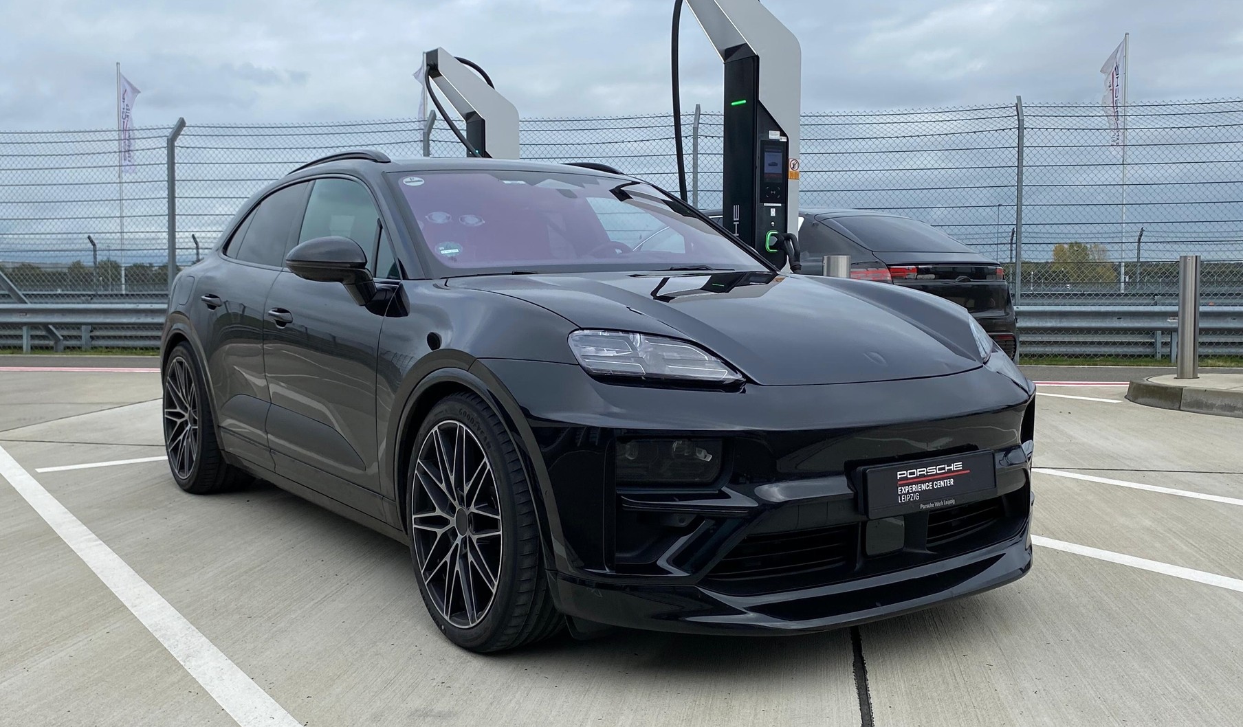 Porsche Macan elétrico tem 611 cv, é como um SUV do Taycan e chega ao Brasil em 2024