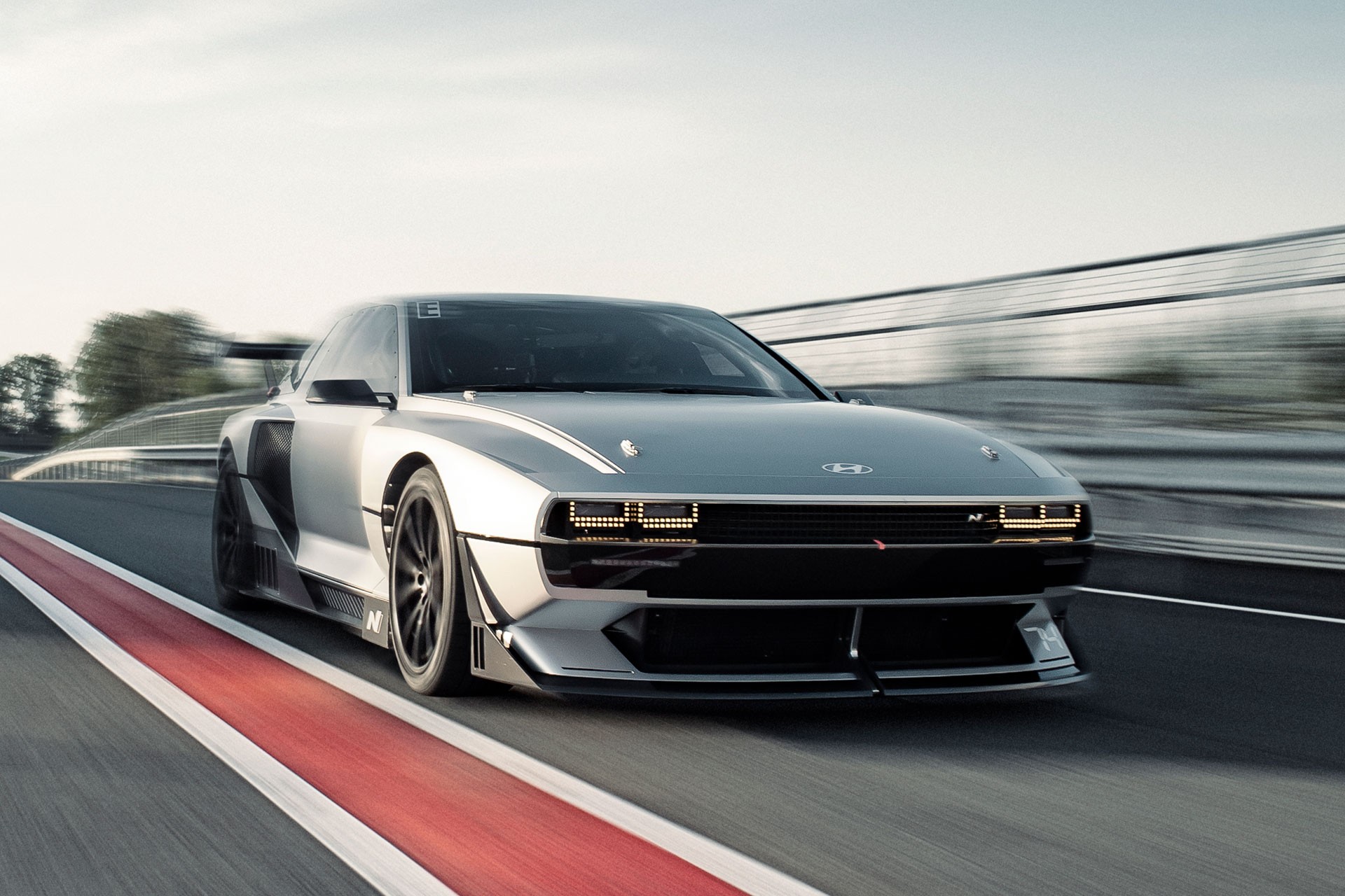 Hyundai admite queda na venda de elétricos e vai dobrar aposta em híbridos